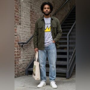 Men’s Basquiat Crown Graphic Tee - Light Gray with Yellow
Size M
EUC